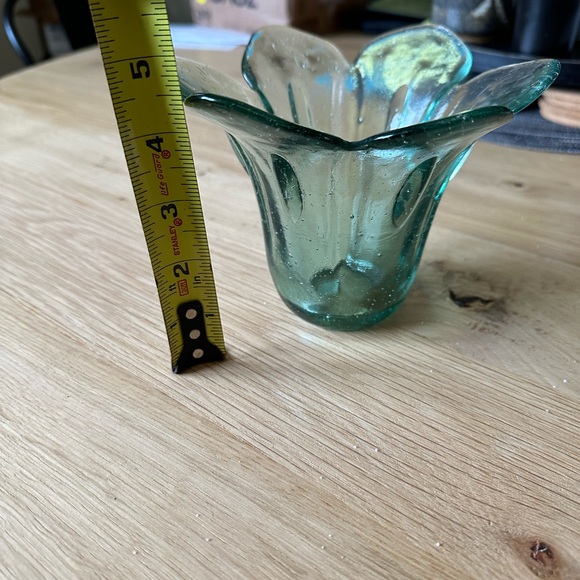 Hand blown glass tulip vase - Picture 3 of 5